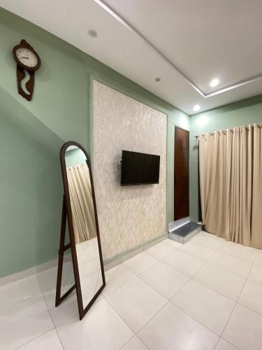 Stylish 1BHK Studio Apartment Stay In Faisalabad - image 3