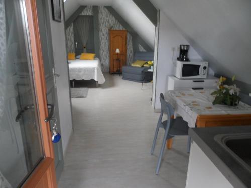 chambre d'hôte équipée en studio (chambre d'hote equipee en studio) in Hangest-sur-Somme