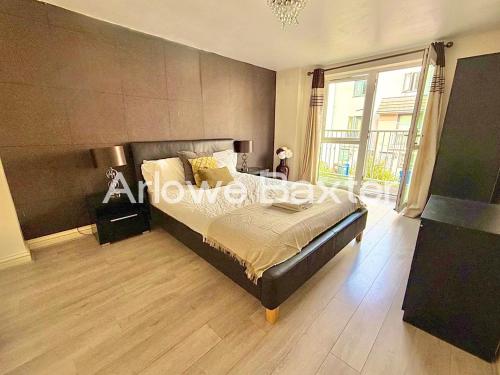 Modern 4BR Home in Grays gîte à louer 380kV Thames Crossing, Tower South