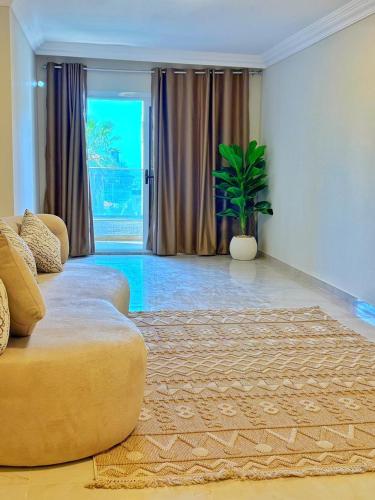 Entire Cozy Sea View Apartment - 2BR - 2BA – khách sạn tại Al-Jumruk