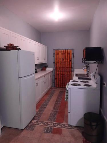 Beachfront 5BR w Gen Long Bay,Portland Sleeps 10 in Portland