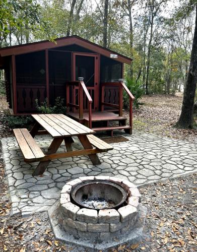 Okefenokee Pastimes Cabins and Campground in Folkstona (GA)