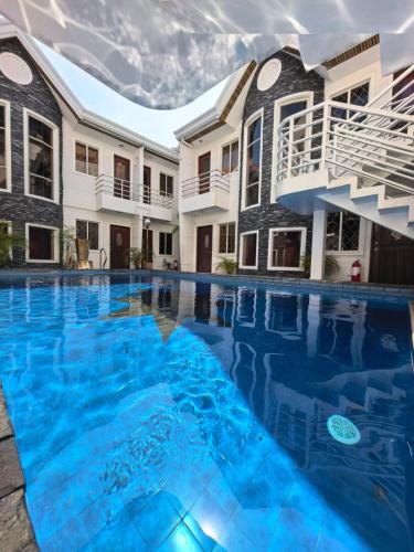 2BR spacious Townhouse Near SM Clark & Airport - Angeles / Clark