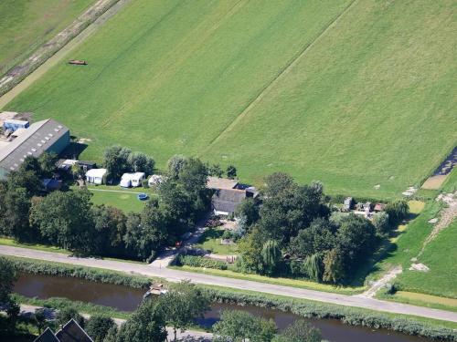 Chalet de Ooievaar op Camping Oudesluis in Oudesluis