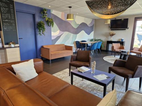 Shared lounge/TV area