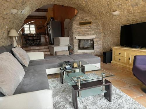 Farmhouse near Uzès, quiet and charming (Farmhouse near Uzes, quiet and charming) in Saint-Just-et-Vacquieres