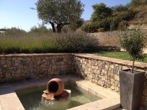 Farmhouse near Uzès, quiet and charming (Farmhouse near Uzes, quiet and charming) in Saint-Just-et-Vacquieres