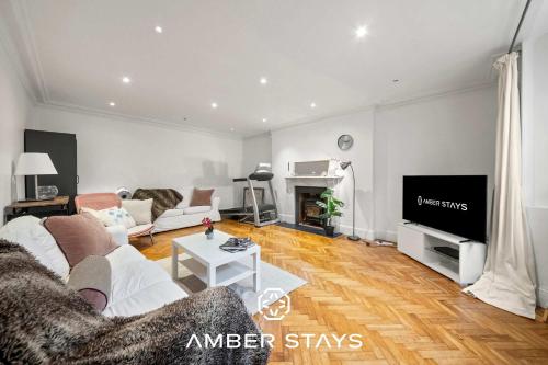 Modern 2 Bed Apartment in Notting Hill-Hyde Park by Amber Stays Perfect for Small Groups and Business Stays Sleep 4! - image 10