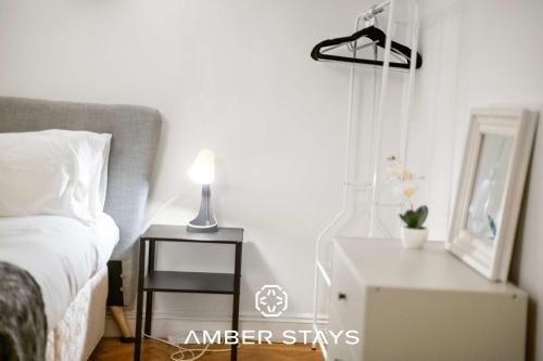 Modern 2 Bed Apartment in Notting Hill-Hyde Park by Amber Stays Perfect for Small Groups and Business Stays Sleep 4! - image 7