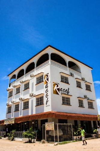 RAOOF HOTEL in Majunga