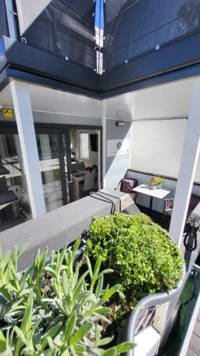 شرفة/ تراس, MARINA PEARL Houseboat with Private Rooftop Jacuzzi in Lucija