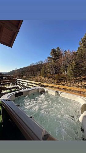 Grange de l'ancienne école avec Jacuzzi privé