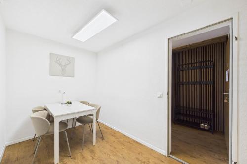 Alpine Retreat 4 Person Apartment near Zermatt with parking! in 塔什