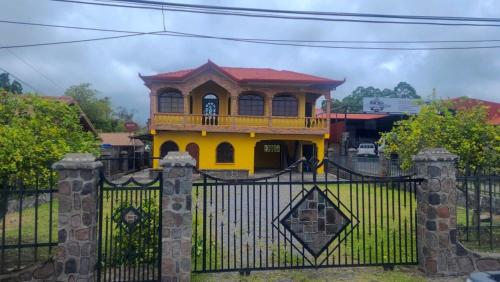 Casa Barú, rustic and panoramic (Casa Baru, rustic and panoramic) in Volcán