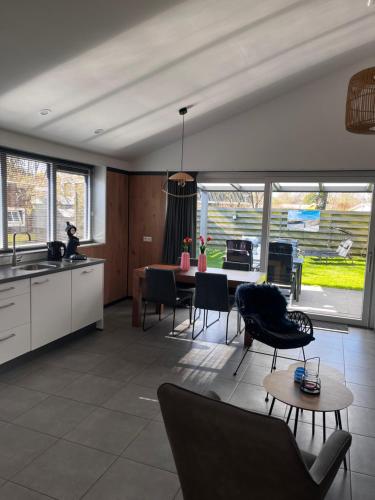Facilities, Luxe vakantiehuis met omheinde tuin voor hond en kinderen in Schagen