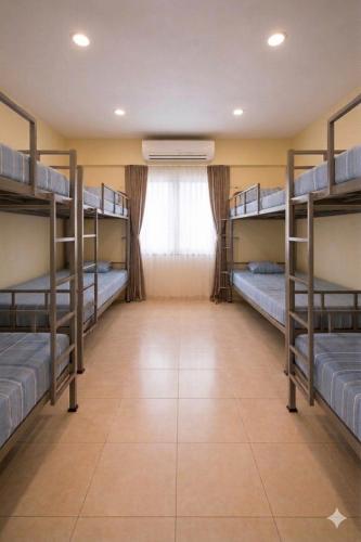 Ac Luxurious Bed with breakfast In Thane West only for Male – khách sạn tại Thane