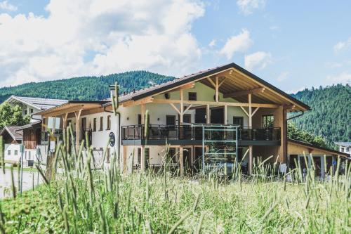 Ur-Genuss Lodge mit Wein & Weitblick in Heiterwang, Österreich