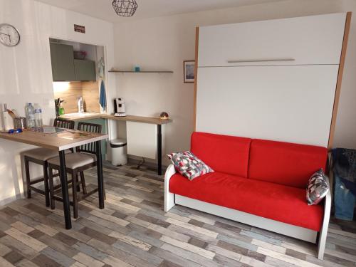 Studio rénové avec balcon et vue dégagée - Location saisonnière - Gréoux-les-Bains
