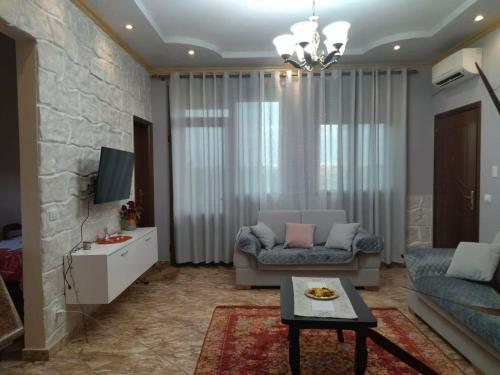 公用交誼廳/視聽室, The Garden Guest House in 迪夫亞卡