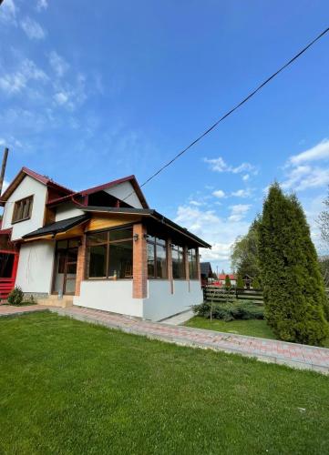 Căsuța dintre Brazi (Casuta dintre Brazi) in Lepsa