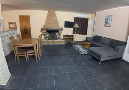 3 bedrooms, 8 beds