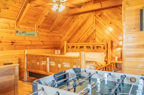 Log Cabin | 7 min walk to Downtown Pkwy | Hot Tub - image 3