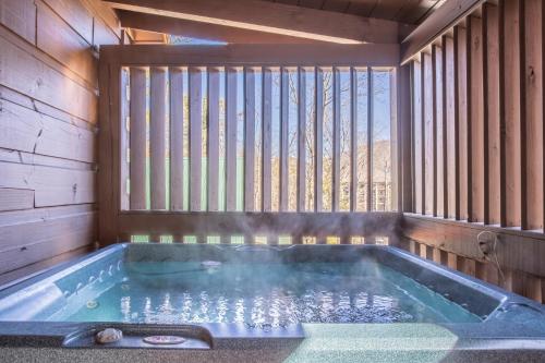 Log Cabin | 7 min walk to Downtown Pkwy | Hot Tub - main image