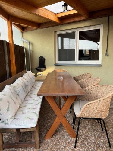 Erkély/terasz, Apartmán vinařství U Krčků (Apartman vinarstvi U Krcku) in Zajeci