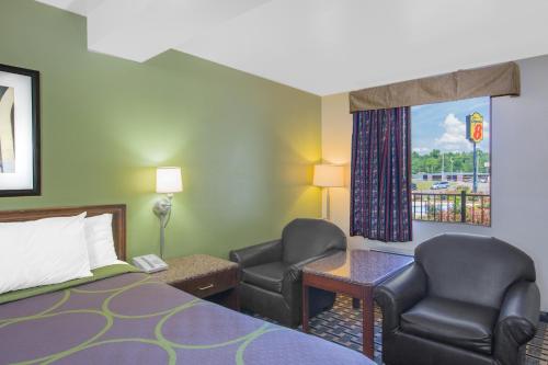 Deluxe King Room - Non-Smoking