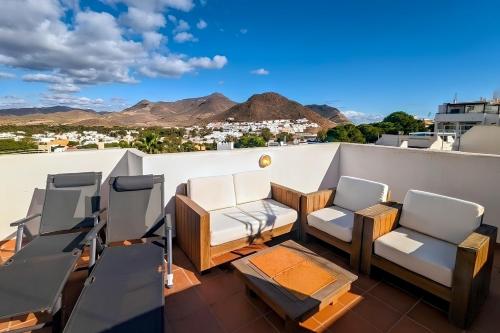 Casa Teresa - Terraza Privada con Vistas de San José y Zona Tranquila