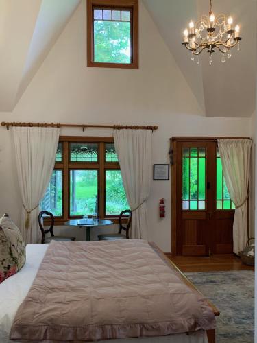 Quail Farm, Colonial charm 4