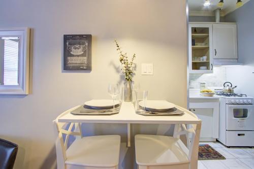 Splendid Colonial in Midtown with Parking in Memphis, USA