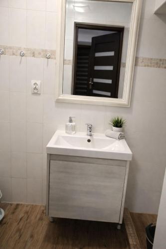 Via Room in Рашін