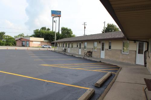 Budget Inn - Perrysburg - image 32