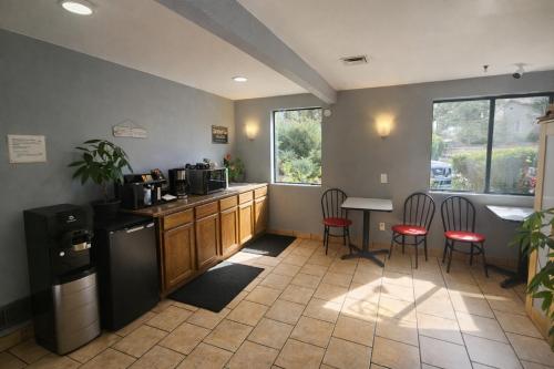 Budget Host Sierra Inn in بريسكوت