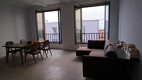 Stylish renovated apt 2026 near Zócalo