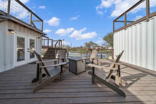 4BR Retreat Deck Lounge Pool & Pickleball Court in Buda (Texas)