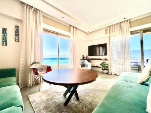 360 Oceanfront & Sunset View Condo - Terrace & 2BR – khách sạn tại Achakkar