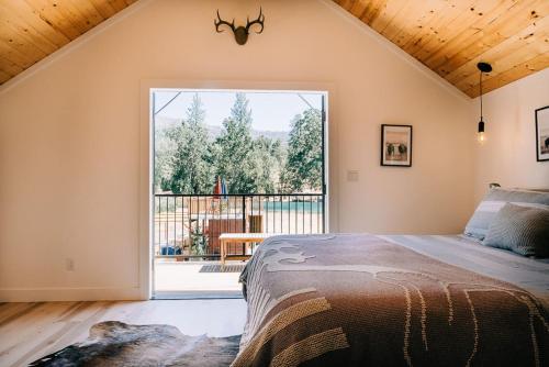 Erkély/terasz, Sierra Cider's Yosemite Orchard Barn Loft in Bootjack (CA)