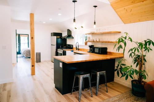 Konyha, Sierra Cider's Yosemite Orchard Barn Loft in Bootjack (CA)