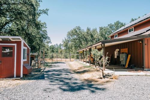 Sierra Cider's Yosemite Orchard Barn Loft in Bootjack (CA)