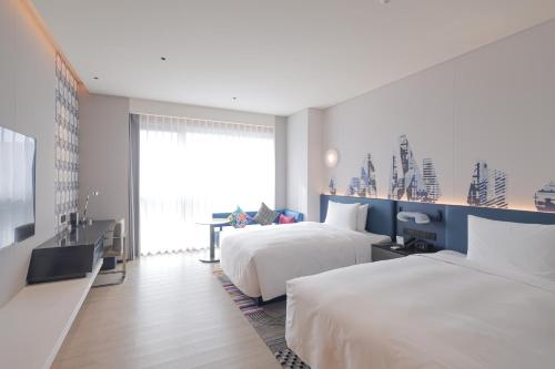 room detail thumbnail 1