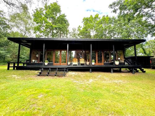 Architectural Cottage On 7000 Sqm Nature Plot – khách sạn tại Hadsund