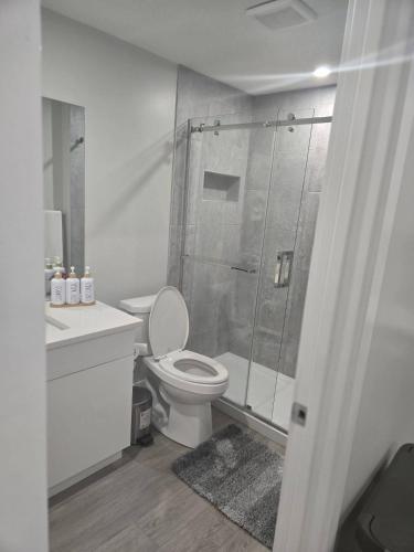 Elegant Private Suite in Edmonton North - image 4