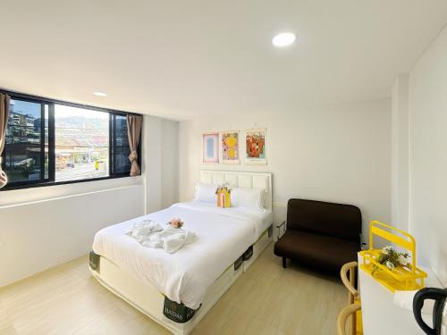 room detail thumbnail 1