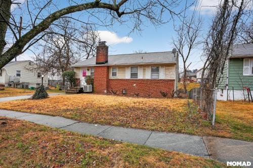Minimalist Oasis just minutes metro in Takoma Park