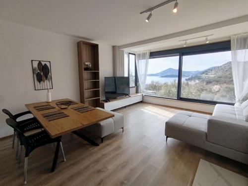 Villa Kamenovo - 2 bedroom Garden Dublex With Pool