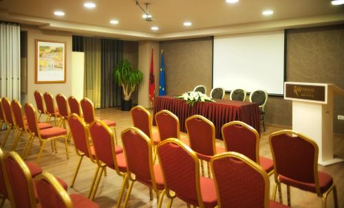 Mondial Hotel - image 5