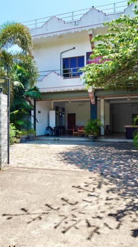 Trinco Salom Rooms & Restaurant in ترينكومالي
