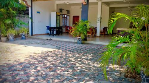Trinco Salom Rooms & Restaurant in ترينكومالي